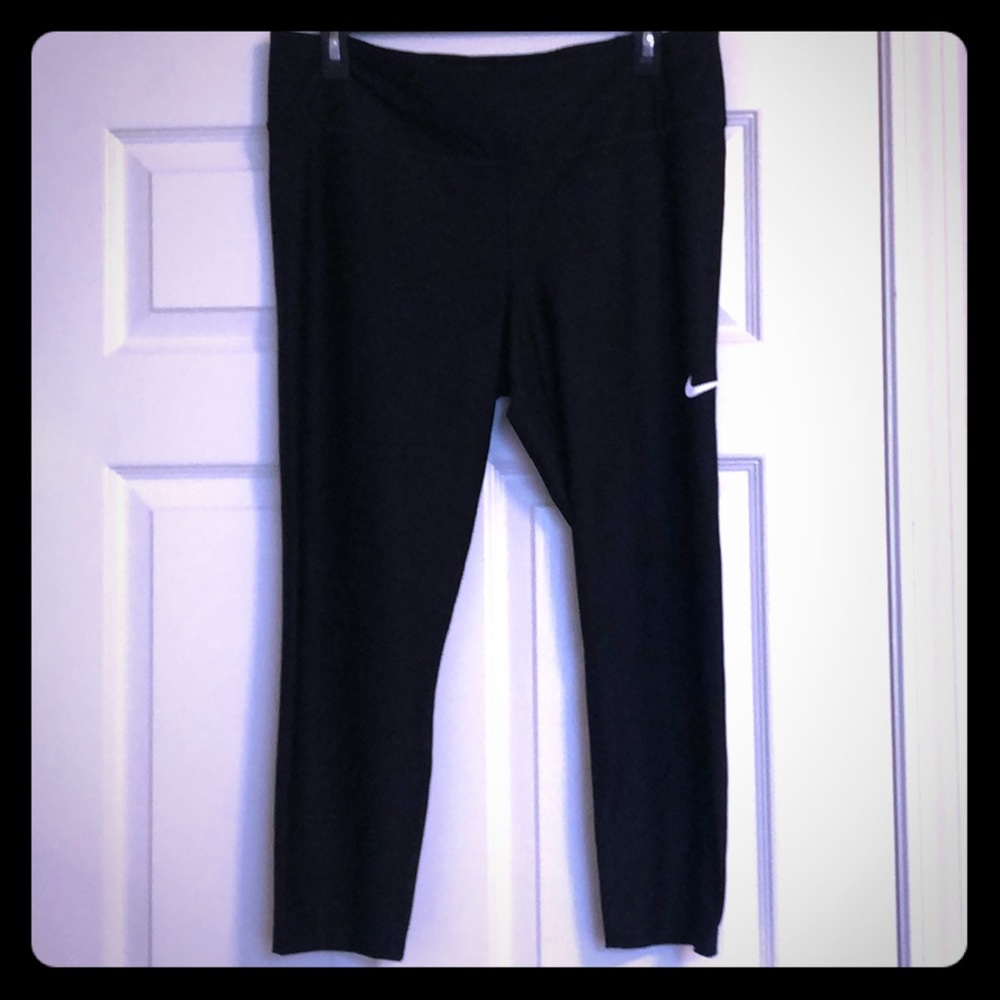 Nike dri-fit athletic capri leggings